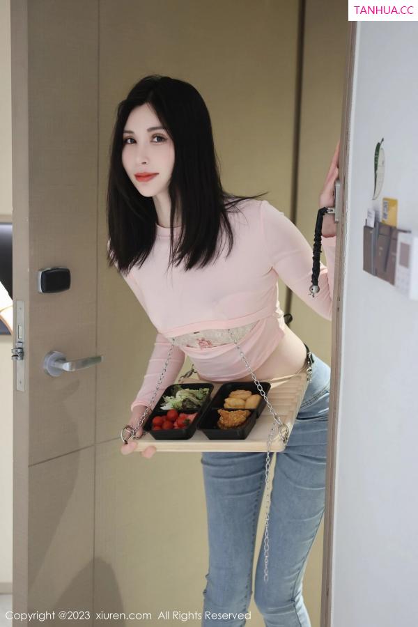   [XiuRen]高清写真图 2023.06.29 No.6992 王曼柔 牛仔裤美腿第7张图片